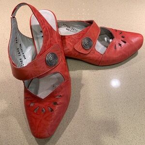 FIDJI Leather Mary Jane Red Pumps